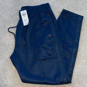 Abercrombie & Fitch Joggers Navy NWT Size Small